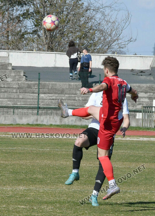 „Саяна Хасково“ не срещна проблеми срещу „Карнобат“