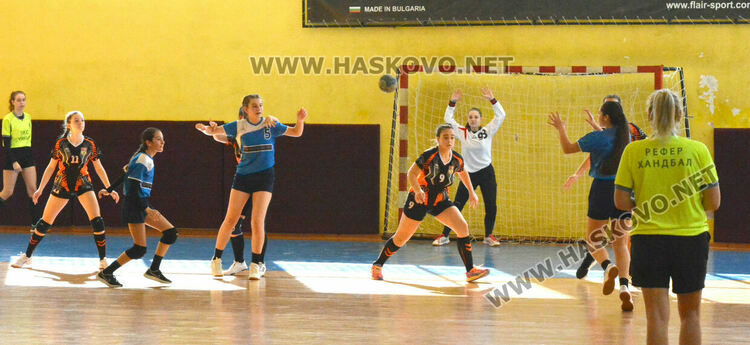 Хандбалистките на „Хасково“ с победа и две загуби в първенството