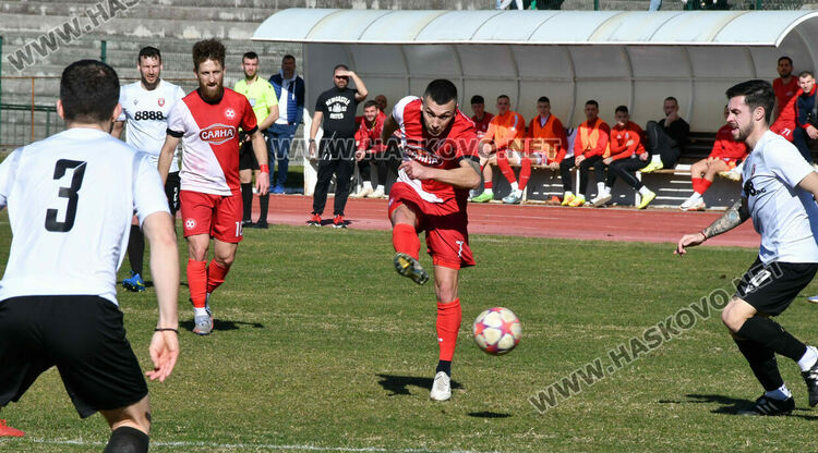„Саяна Хасково“ не срещна проблеми срещу „Карнобат“