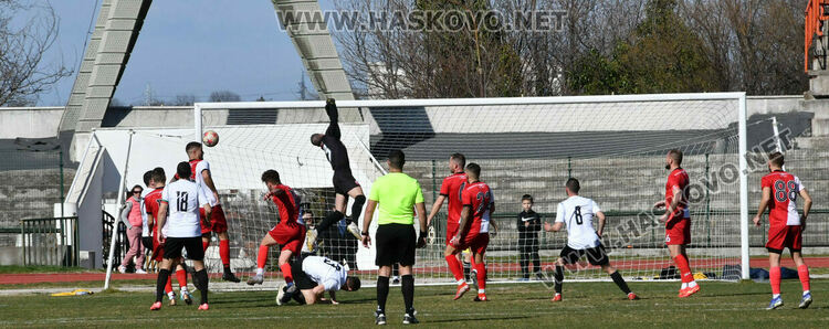 „Саяна Хасково“ не срещна проблеми срещу „Карнобат“