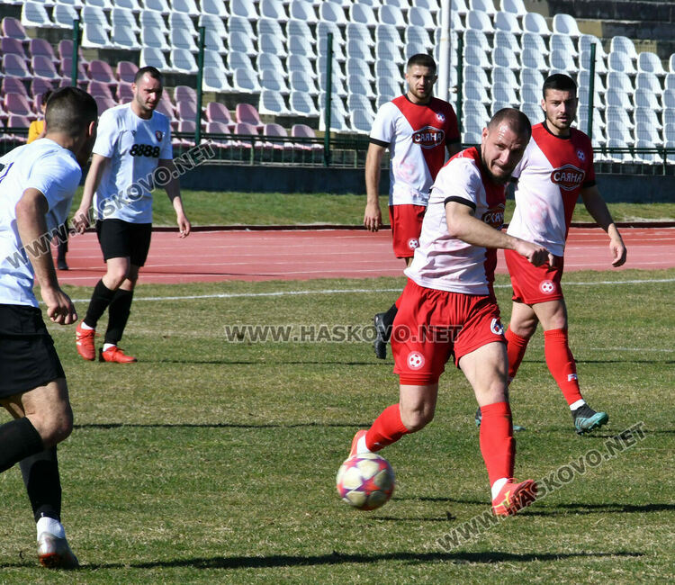 „Саяна Хасково“ не срещна проблеми срещу „Карнобат“