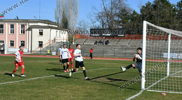 „Саяна Хасково“ не срещна проблеми срещу „Карнобат“