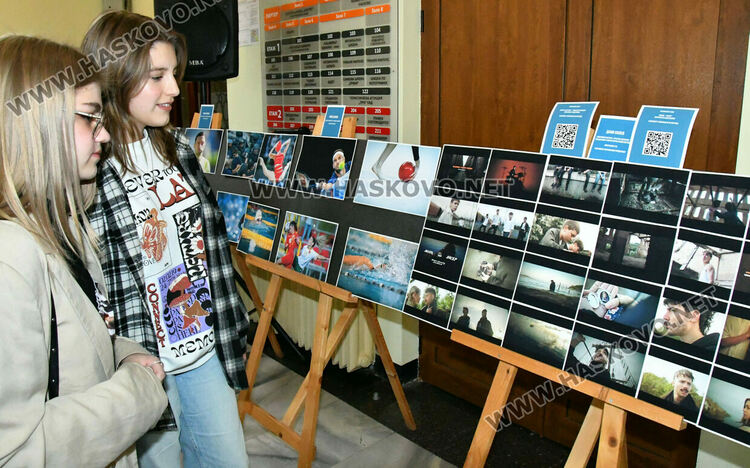 16 млади фотографи с изложба за 10-годишнината на хасковския фотоклуб