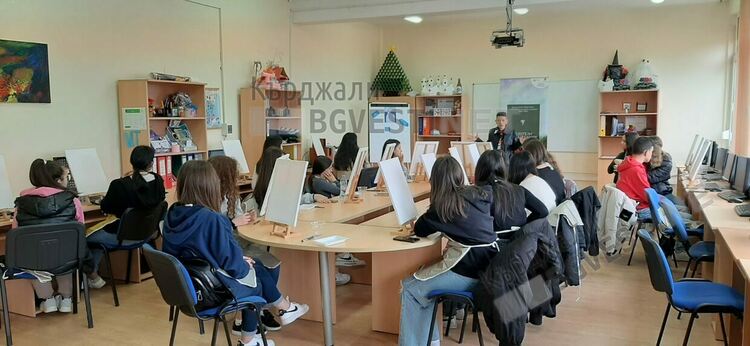 Традициите оживяха  в Кърджали чрез българските шевици