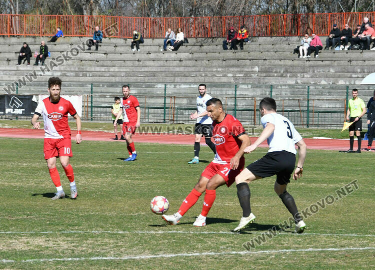 „Саяна Хасково“ не срещна проблеми срещу „Карнобат“