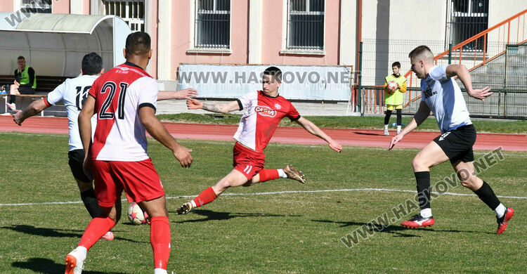 „Саяна Хасково“ не срещна проблеми срещу „Карнобат“