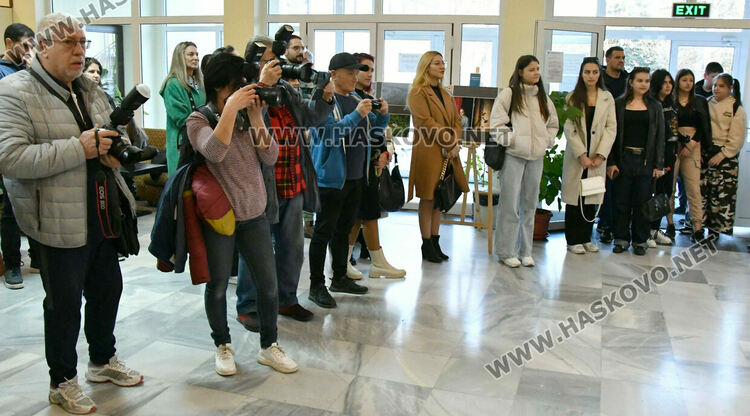 16 млади фотографи с изложба за 10-годишнината на хасковския фотоклуб
