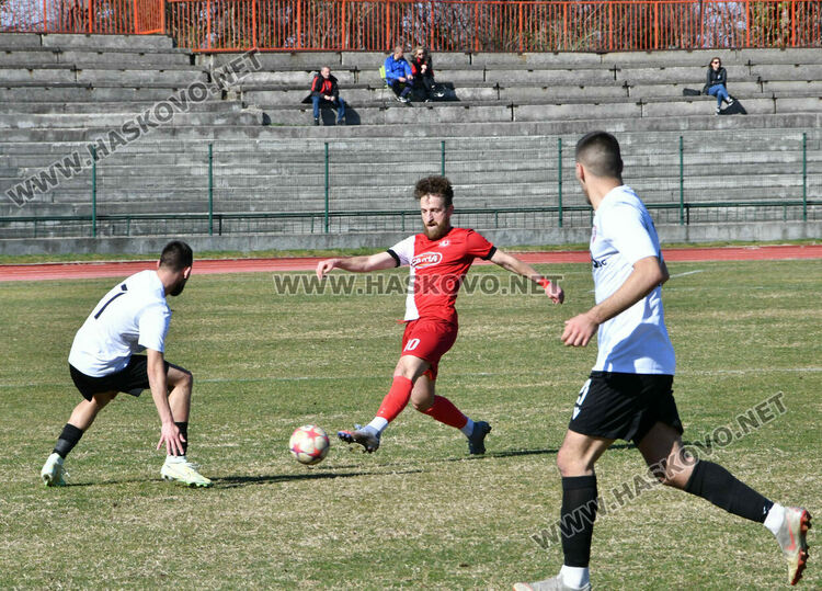 „Саяна Хасково“ не срещна проблеми срещу „Карнобат“
