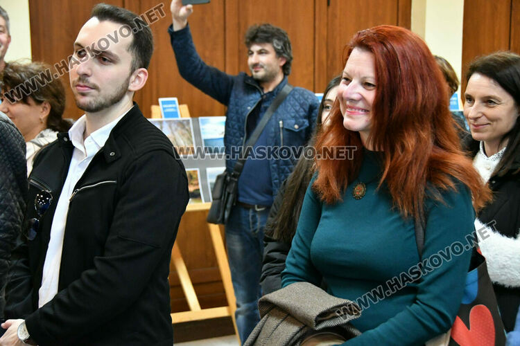 16 млади фотографи с изложба за 10-годишнината на хасковския фотоклуб