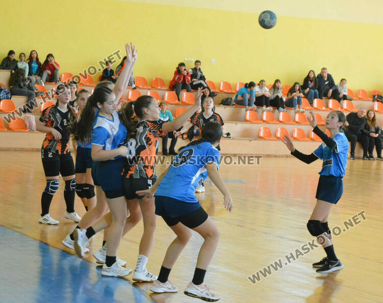 Хандбалистките на „Хасково“ с победа и две загуби в първенството