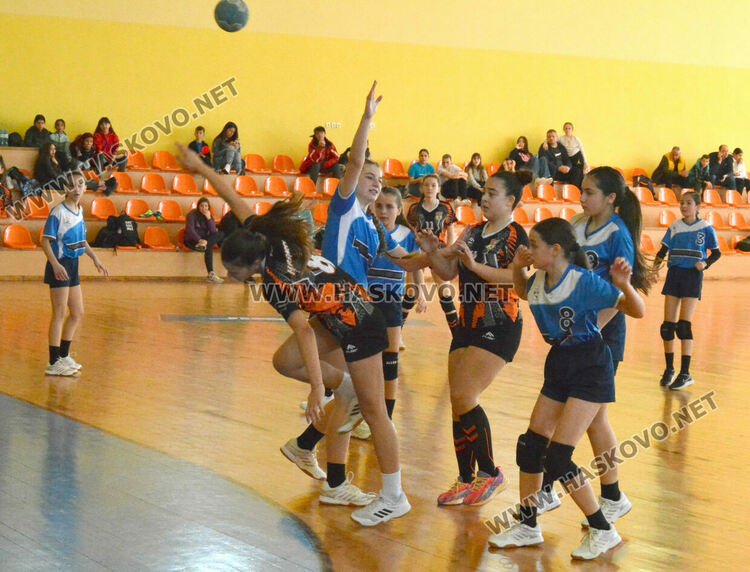 Хандбалистките на „Хасково“ с победа и две загуби в първенството