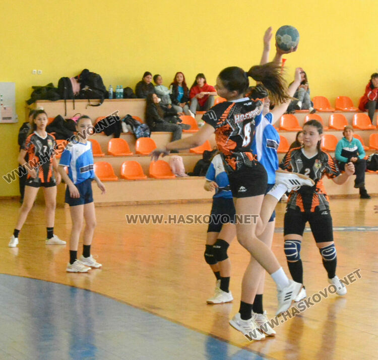 Хандбалистките на „Хасково“ с победа и две загуби в първенството