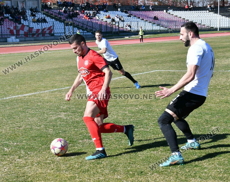 „Саяна Хасково“ не срещна проблеми срещу „Карнобат“