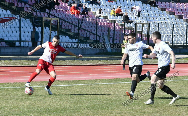 „Саяна Хасково“ не срещна проблеми срещу „Карнобат“