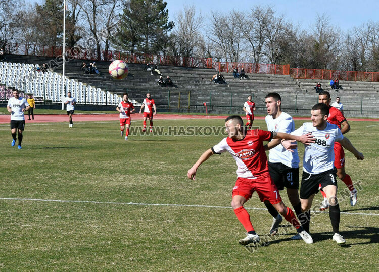„Саяна Хасково“ не срещна проблеми срещу „Карнобат“