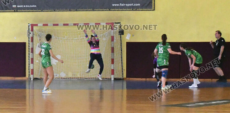 Хандбалистките на Хасково с две загуби срещу водачите 
