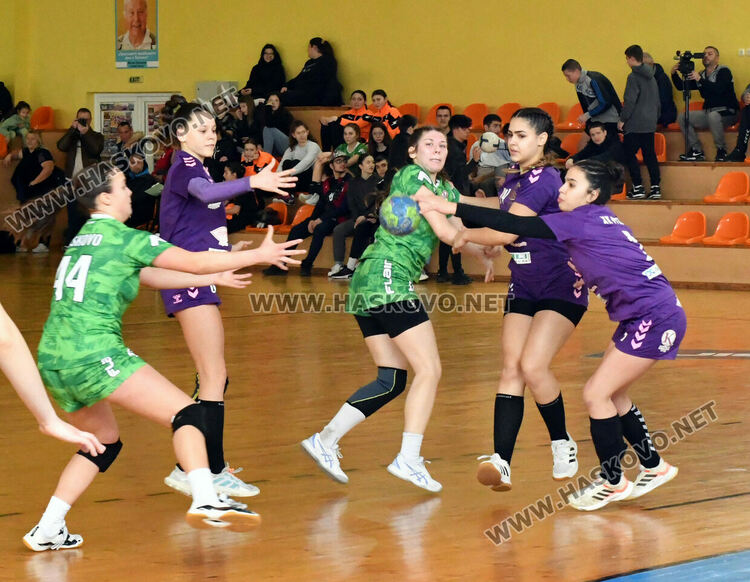 Хандбалистките на Хасково с две загуби срещу водачите 