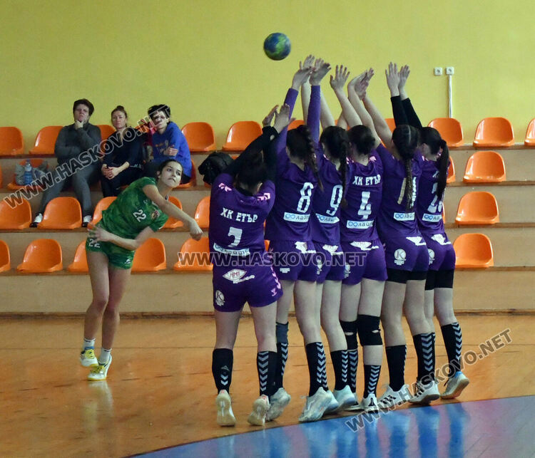 Хандбалистките на Хасково с две загуби срещу водачите 