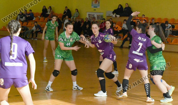 Хандбалистките на Хасково с две загуби срещу водачите 