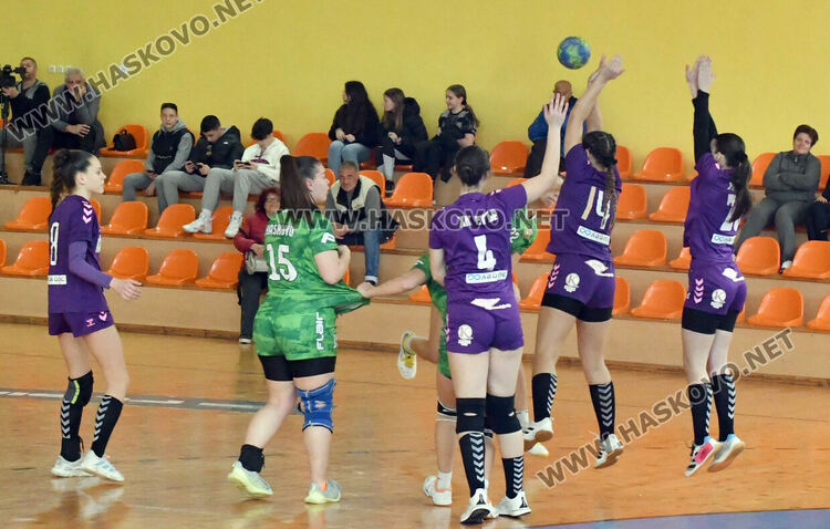 Хандбалистките на Хасково с две загуби срещу водачите 
