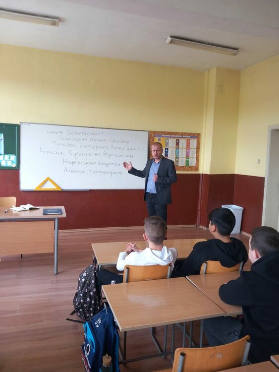 Полицията в Крумовград проведе дискусии по актуални проблеми с 400 ученици в начални и основни училища в общината