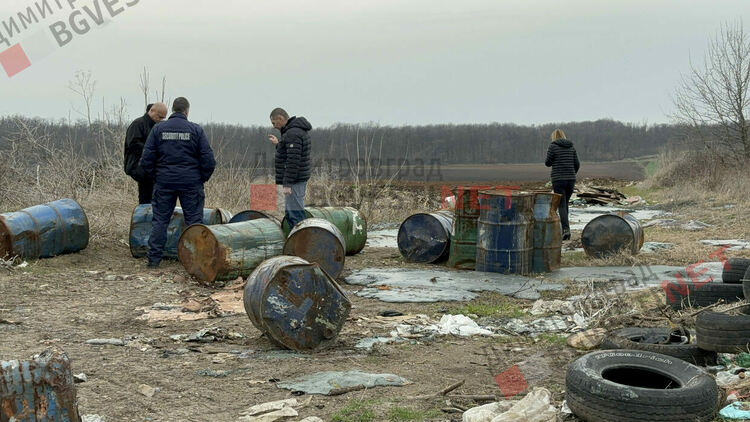 Тонове опасен отпадък е разсипан край Димитровград