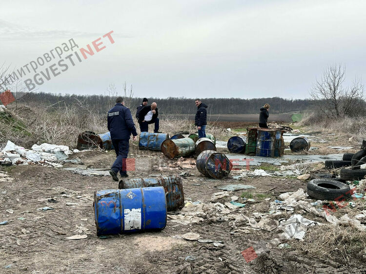 Тонове опасен отпадък е разсипан край Димитровград