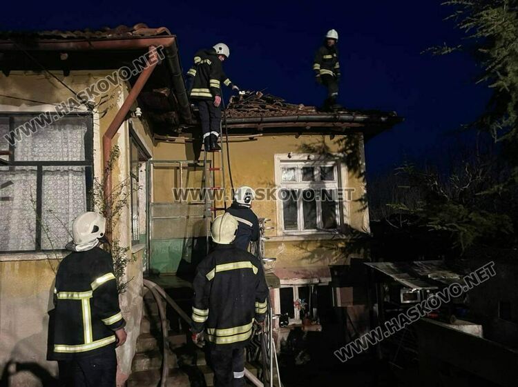 Пожар избухна в къща в Гарваново
