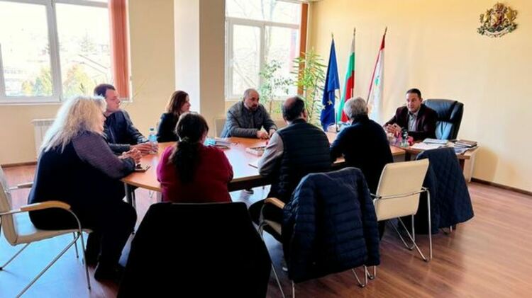 Кметът Кирил Стоев се срещна с ветеринарните лекари от община Радомир