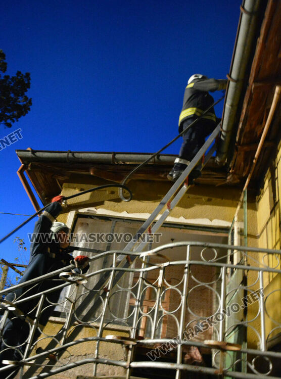 Пожар избухна в къща в Гарваново