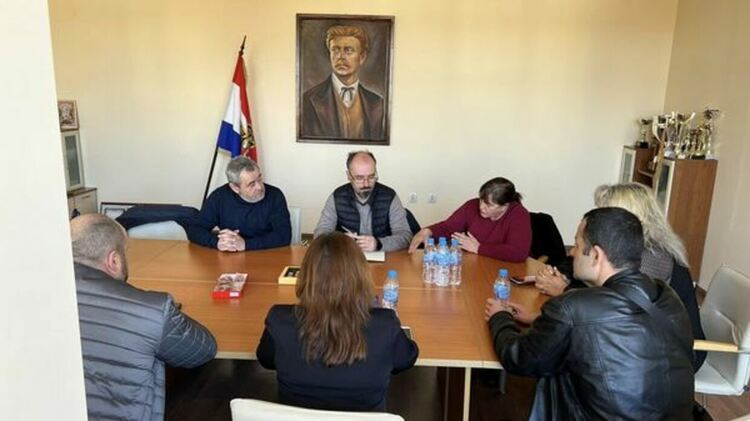 Кметът Кирил Стоев се срещна с ветеринарните лекари от община Радомир