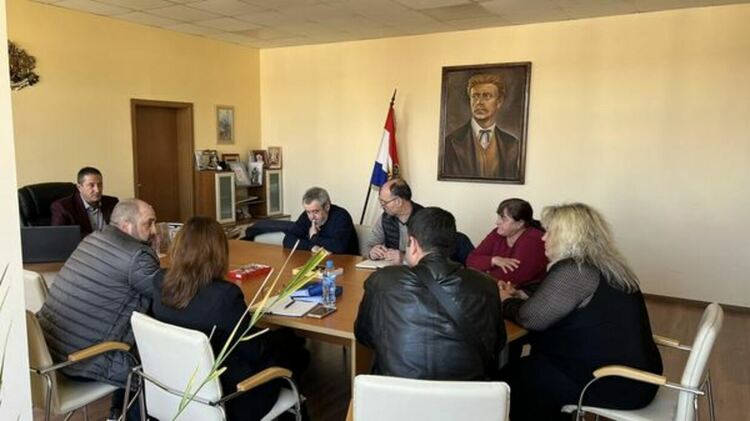 Кметът Кирил Стоев се срещна с ветеринарните лекари от община Радомир