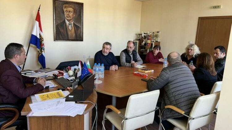 Кметът Кирил Стоев се срещна с ветеринарните лекари от община Радомир