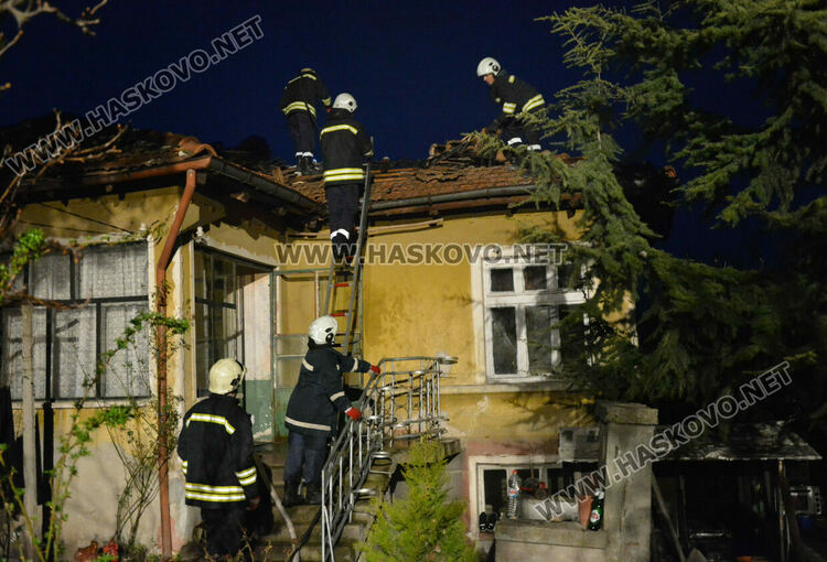 Пожар избухна в къща в Гарваново