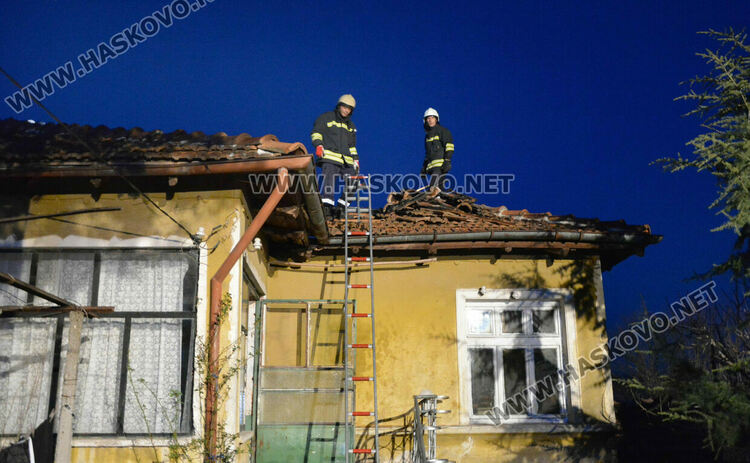 Пожар избухна в къща в Гарваново