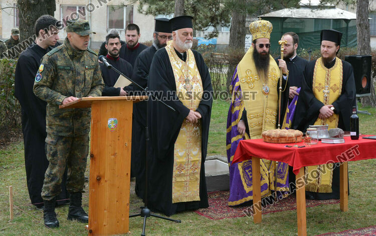 Положиха основния камък на параклис „Св.Архангел Михаил“ в двора на военното формирование в Хасково