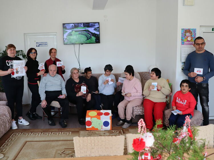 Ученици от Българско училище в Нидерландия зарадваха с мартенички потребителите на социална услуга в Ардино