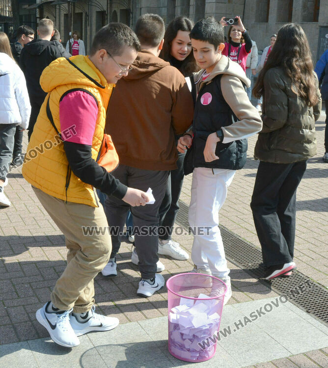 Ученик: Агресията в училище идва главно от семейната среда