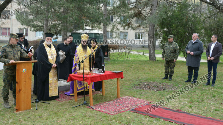 Положиха основния камък на параклис „Св.Архангел Михаил“ в двора на военното формирование в Хасково