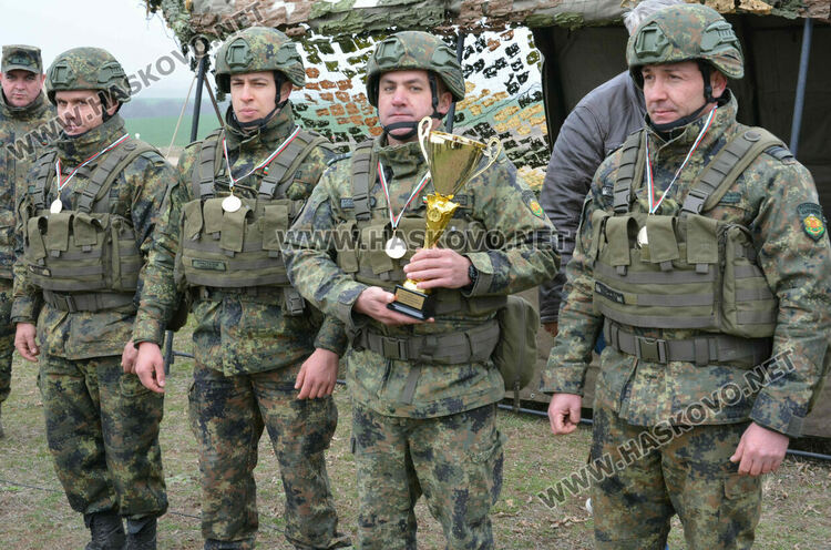 Стрелби, ръкопашен бой и демонстрация на тактики показаха военни на полигона край Хасково