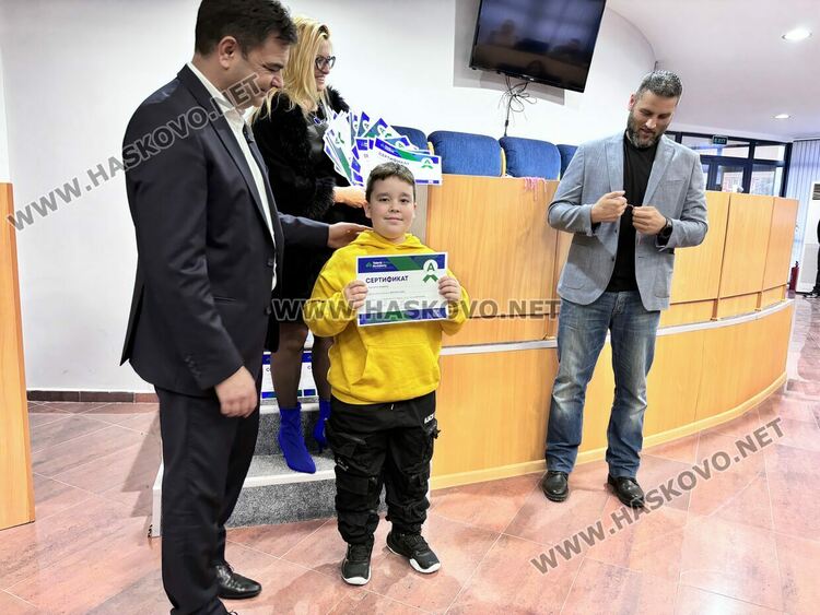 Сертификати по дигитални науки от Телерик Академия получиха 27 деца от Димитровград