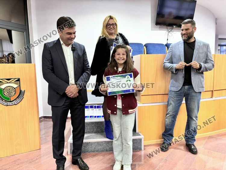 Сертификати по дигитални науки от Телерик Академия получиха 27 деца от Димитровград