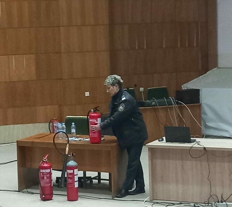 От пожарната проведоха обучение на социални и лични асистенти