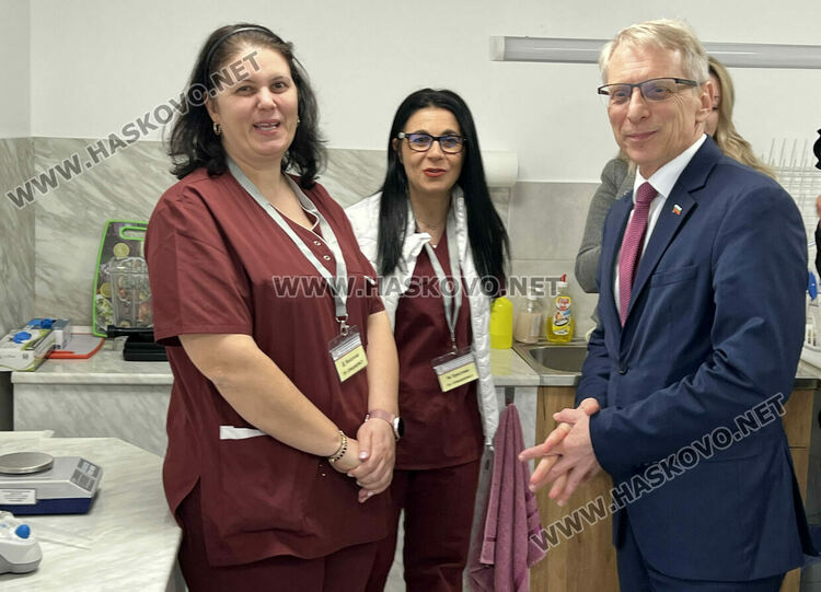 80 проби на денонощие обработва държавната лаборатория на ГКПП „Капитан Андреево“