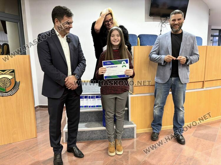 Сертификати по дигитални науки от Телерик Академия получиха 27 деца от Димитровград