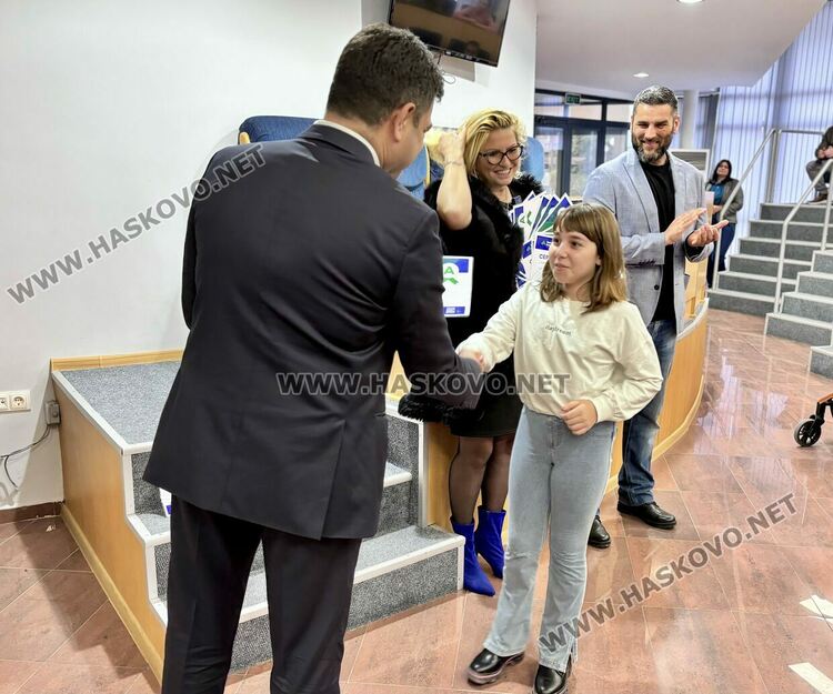 Сертификати по дигитални науки от Телерик Академия получиха 27 деца от Димитровград