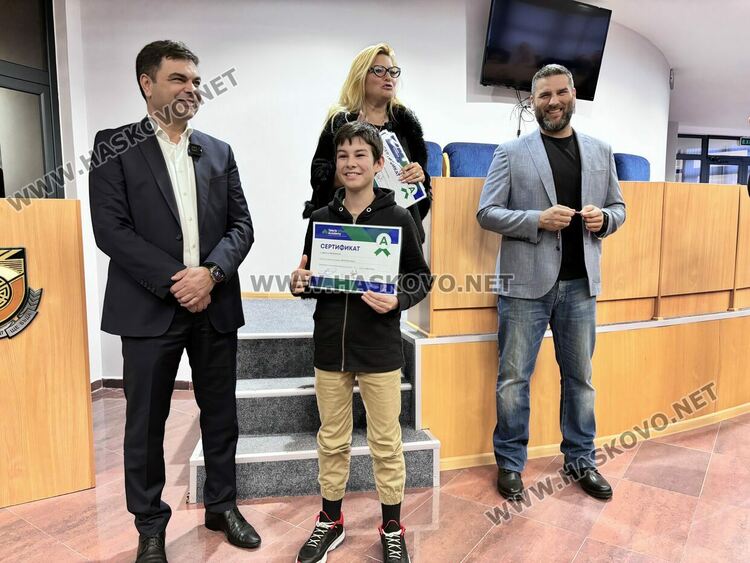 Сертификати по дигитални науки от Телерик Академия получиха 27 деца от Димитровград