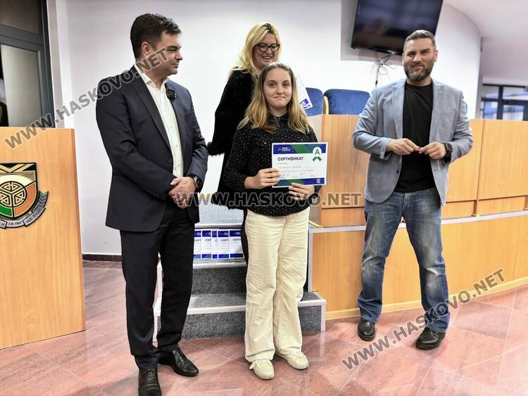 Сертификати по дигитални науки от Телерик Академия получиха 27 деца от Димитровград