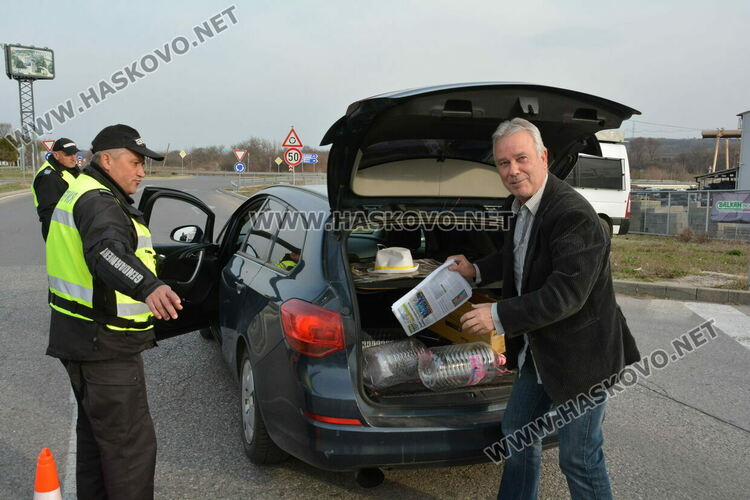 МВР заварди изходите на Хасково, проверяват и багажниците на коли