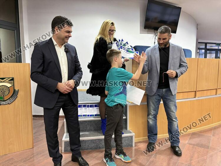 Сертификати по дигитални науки от Телерик Академия получиха 27 деца от Димитровград